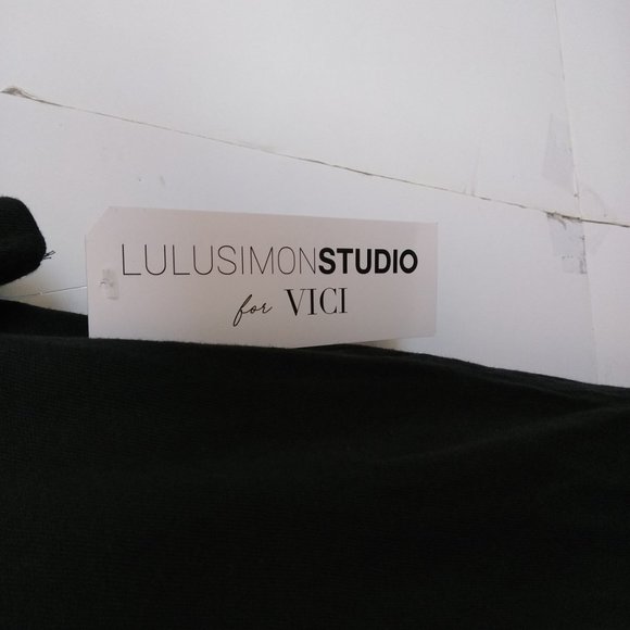LuluSimonStudio T-Shirt Top - Picture 5 of 7